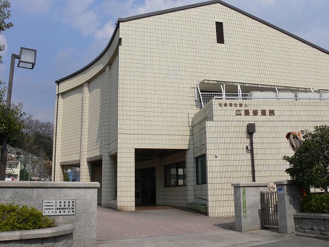小泉産業が中国5県の児童養護施設にデスク コタツを寄贈 東洋ファニチャーリサーチ 家具業界専門の企業信用調査 研究機関
